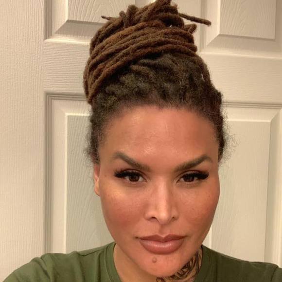 Profile Picture of Correen Williams (@woodlynfaerie) on Poshmark