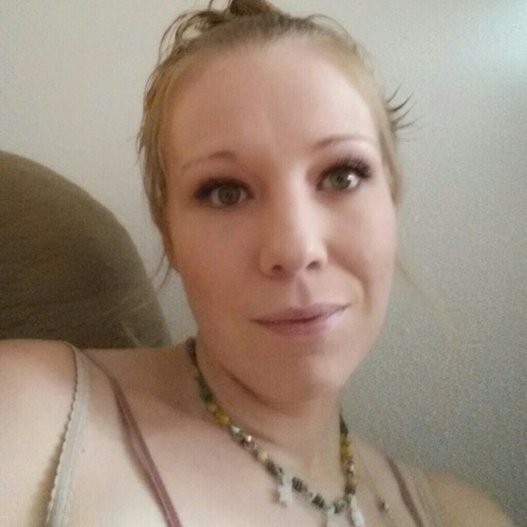 Profile Picture of Kim Hatch (@kimmyrh3) on Poshmark