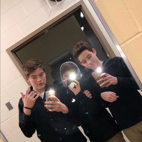 Profile Picture of Sam Hogue (@samsonhog) on Poshmark