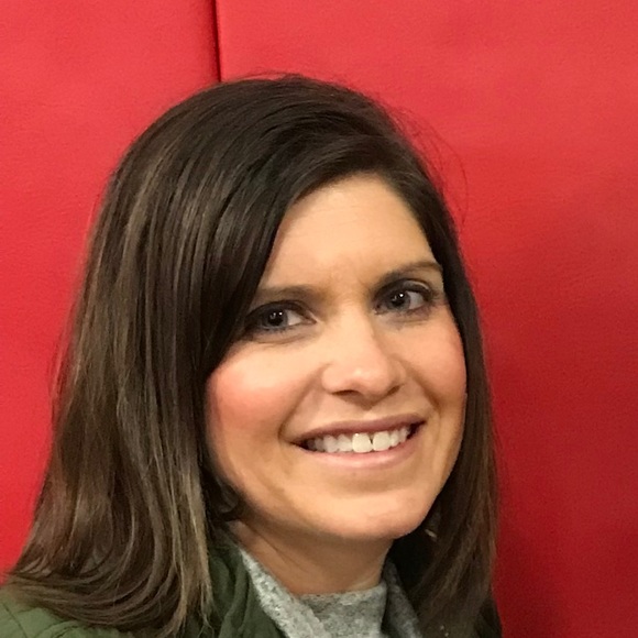 Profile Picture of Sarah Chmielowicz (@shopstoomuch) on Poshmark