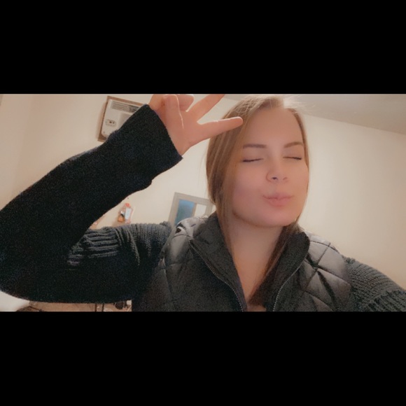 Profile Picture of Rebecca Badgley (@beccabadgley62) on Poshmark