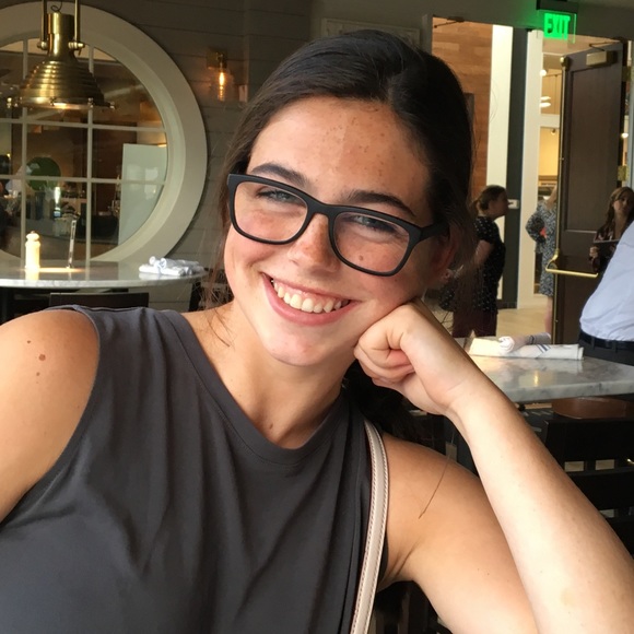 Profile Picture of Theresa Decesare (@decesaretheresa) on Poshmark