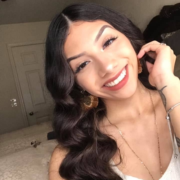 Profile Picture of Paulina Santillan (@paulinas04) on Poshmark