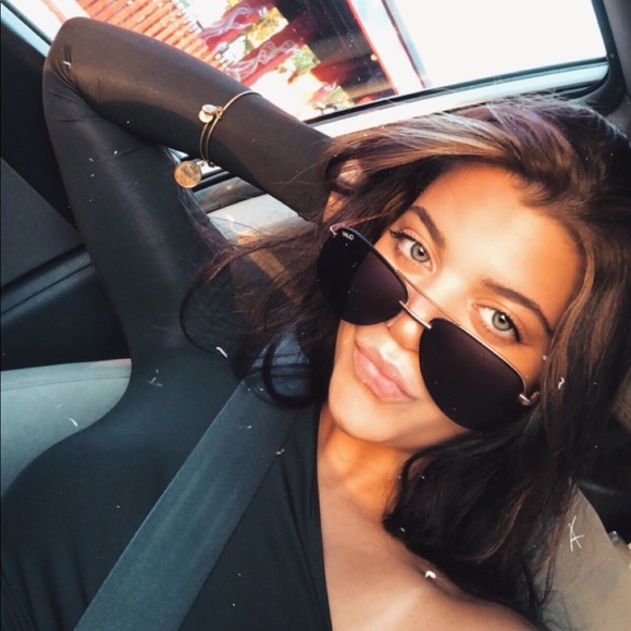 Profile Picture of Vanessa Robusto (@vrobusto) on Poshmark