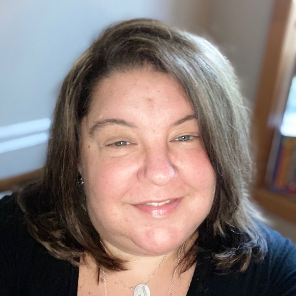 Jen Palich - Poshmark Profile Picture of Jen Palich (@jenpalich) on Poshmark