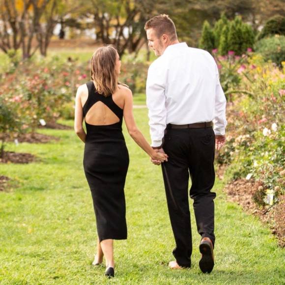 Profile Picture of Nikki Ehrlichmann (@nhenning0321) on Poshmark