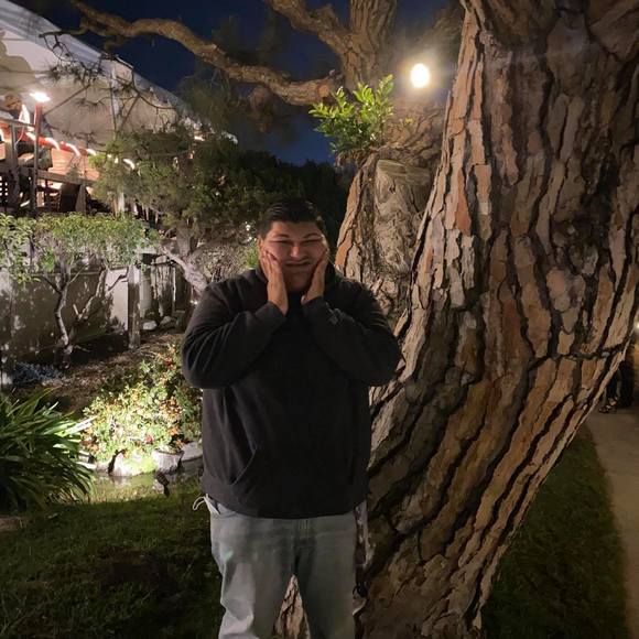 Profile Picture of Alex Belmontes (@alex738) on Poshmark