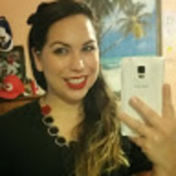 Profile Picture of Pamela Clay (@pamelaclay82) on Poshmark