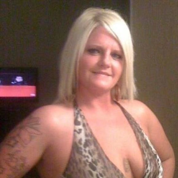 Profile Picture of Tammy Harshman (@tammyanetta) on Poshmark