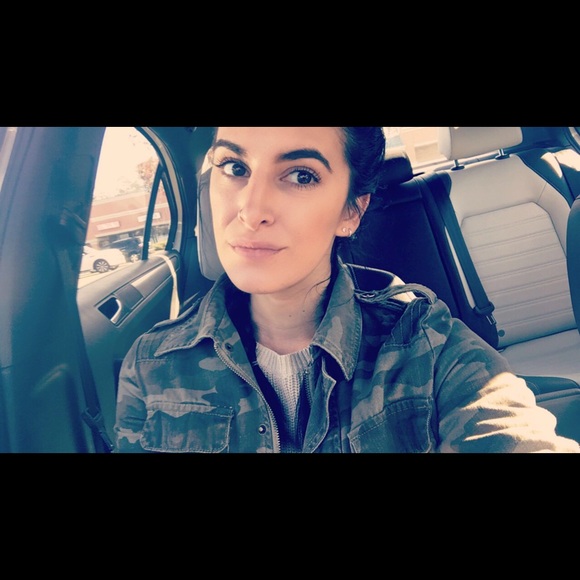 Profile Picture of Rayna Kaltsas (@raykay11) on Poshmark