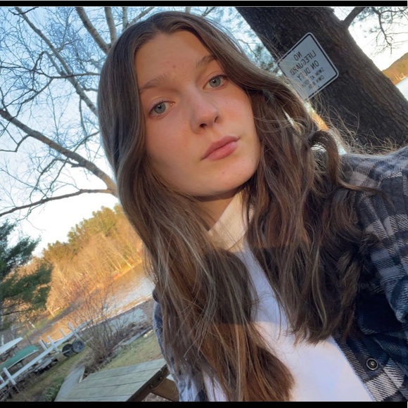 Profile Picture of Frances Connors (@francesconnors) on Poshmark
