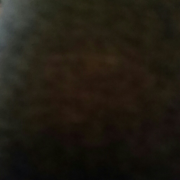Profile Picture of Melanie Glubisz (@melanieglu) on Poshmark