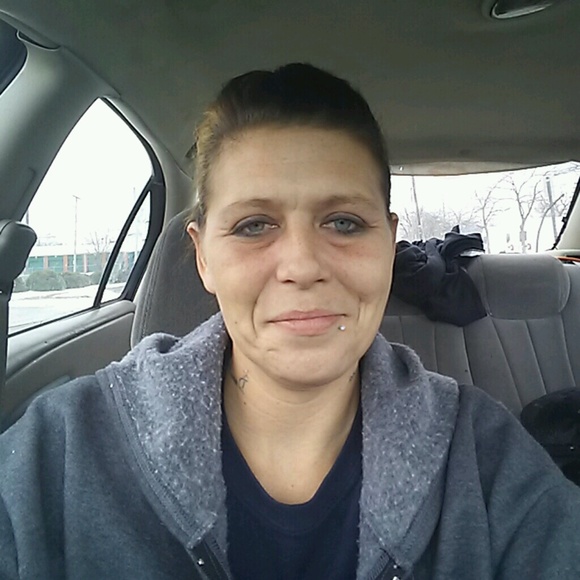 Profile Picture of Kelly Seagraves (@kellykay85) on Poshmark