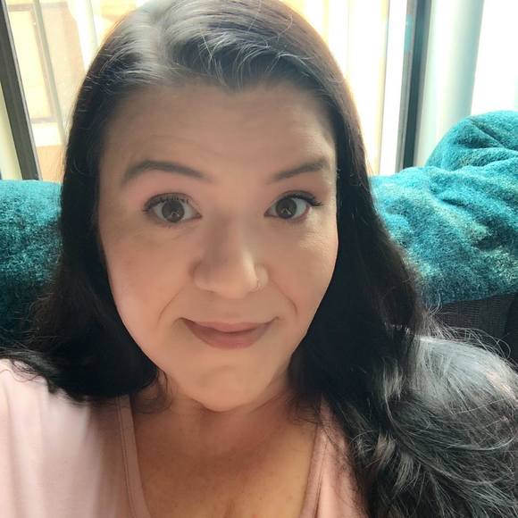 Kelly Houser - Poshmark Profile Picture of Kelly Houser (@kellyherself) on Poshmark