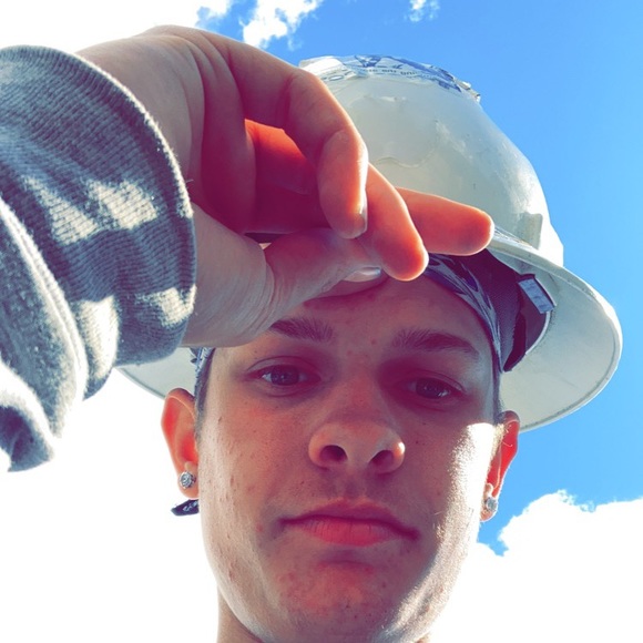 Profile Picture of Benjamin Nelson (@benjaminnels119) on Poshmark