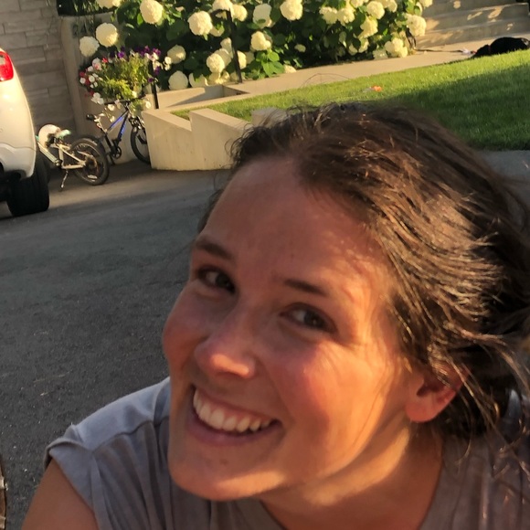 Profile Picture of Erika Lundgren (@erika_l_l) on Poshmark