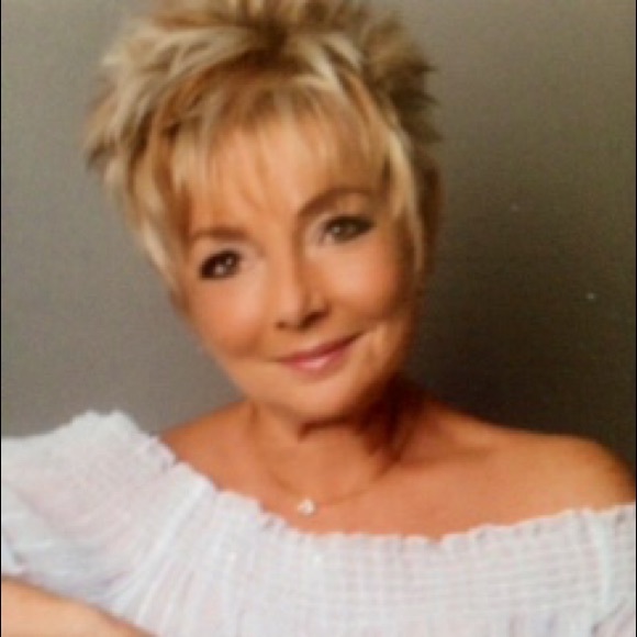 Profile Picture of Cheryl Conroy (@cconroy39) on Poshmark