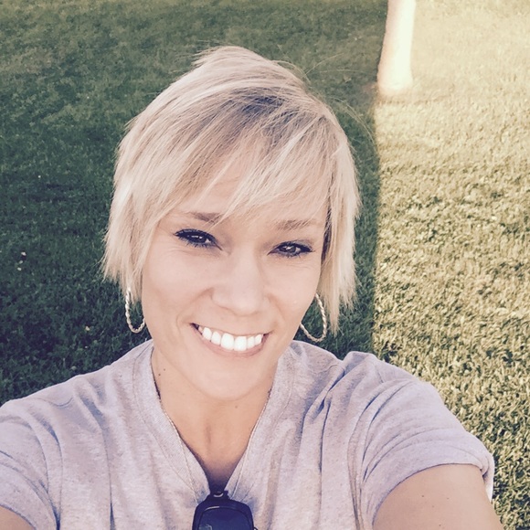 Profile Picture of Kim Ruggles (@kimberle3) on Poshmark