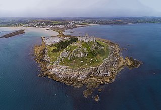 Profile Picture of St Michael's Mount - Wikipediaon Wikipedia