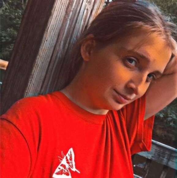 Profile Picture of Ariel Lockhart (@lockhartariel14) on Poshmark