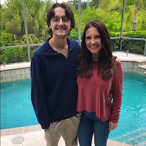 Profile Picture of Savannah Blanton (@savannahblanton) on Poshmark