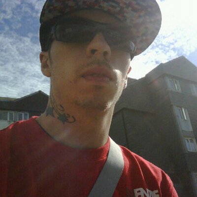 Profile Picture of Tony Snelling (@SLiPSiE) on Twitter