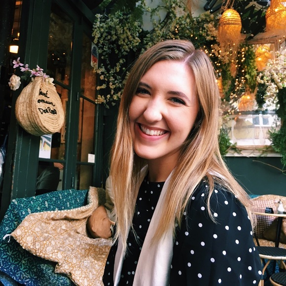 Profile Picture of Liz Webster (@mewebster15) on Poshmark