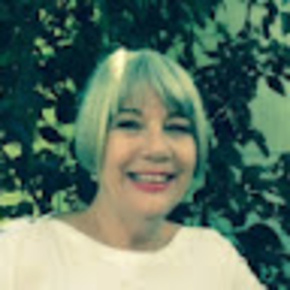 Profile Picture of Sandra King (@sandyjeans1969) on Poshmark