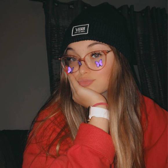 Profile Picture of Rosalie Taillefer (@rtaillefer) on Poshmark