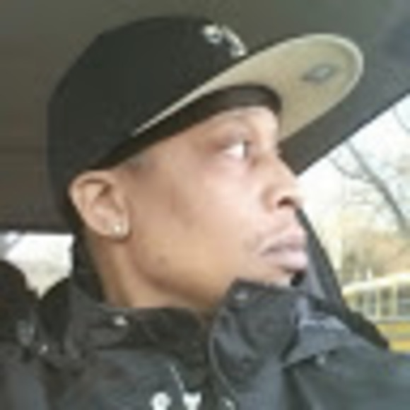 Profile Picture of Sonny Wright (@sonnusideup19) on Poshmark