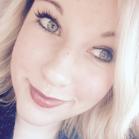 Profile Picture of Paige Kiddey (@pcm0040) on Poshmark