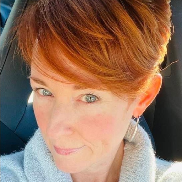 Profile Picture of Scarlett Quesnel (@irwinscarlett) on Poshmark