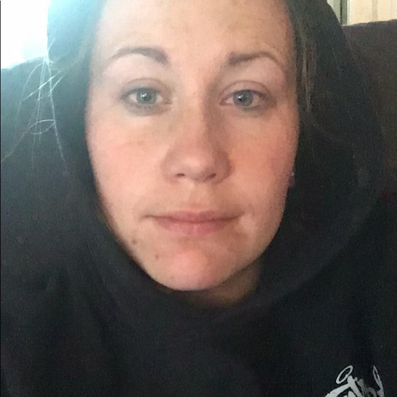 Profile Picture of Nicole Whitbeck (@nwhitbeck16) on Poshmark