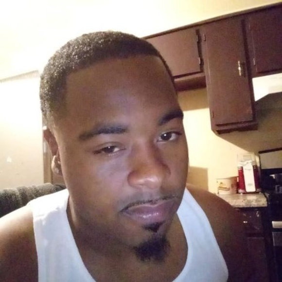 Profile Picture of Derick Wallace (@derickwallace27) on Poshmark