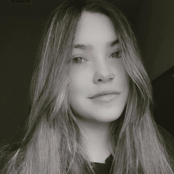 Profile Picture of Ana Scheppa (@ana_scheppa) on Poshmark