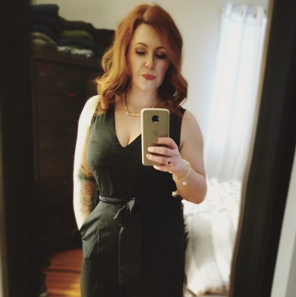 Profile Picture of Jena Beutel (@jenabeutel) on Poshmark