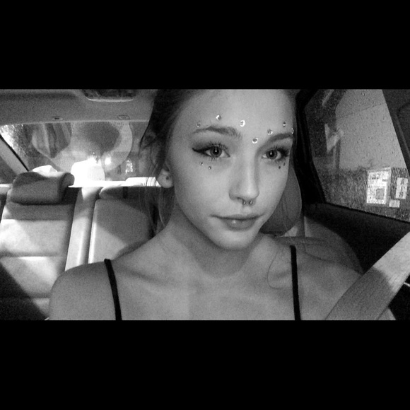 Profile Picture of Allie Fiveash (@atfiveash) on Poshmark