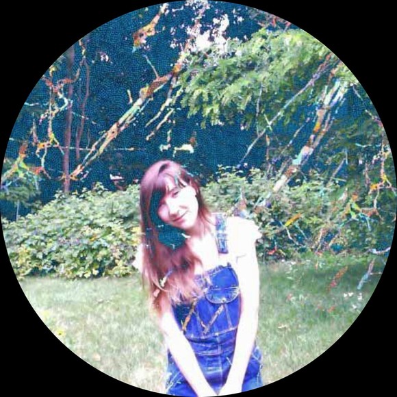 Profile Picture of Amelia Devoid (@ameliadevoid) on Poshmark