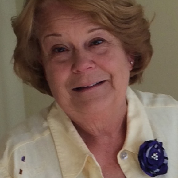Profile Picture of Bonnie Peerbolte (@peerbolteb) on Poshmark