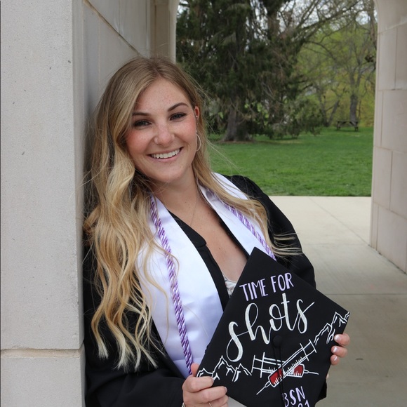 Profile Picture of Isabelle Crowhurst (@icrowhurst) on Poshmark