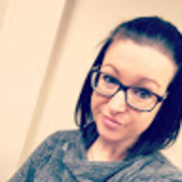 Profile Picture of Debra Heddle (@debraheddle) on Poshmark