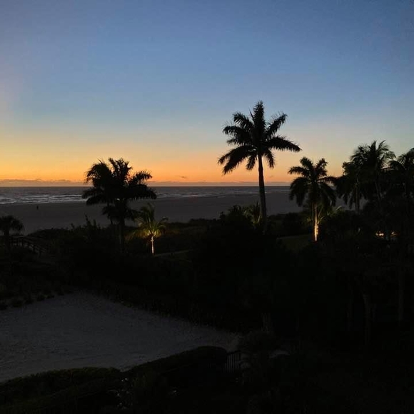 Profile Picture of Evelyn Teitelbaum (@evelynhtei) on Poshmark