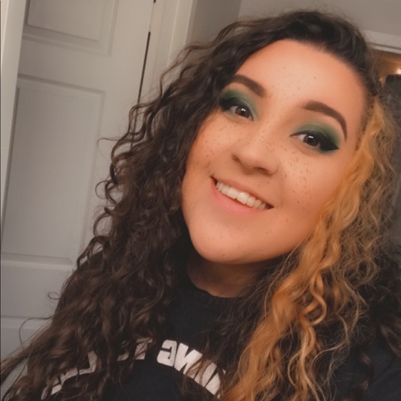 Profile Picture of Alice Guzman (@aliceinhysteria) on Poshmark