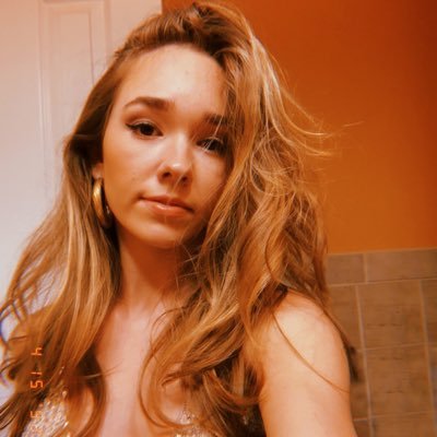 Profile Picture of Holly Taylor (@HollyTaylor97) on Twitter