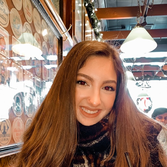 Profile Picture of Gianna Giacobbe (@geeg11) on Poshmark