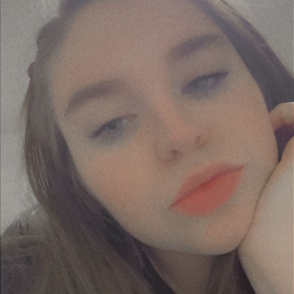 Profile Picture of Jess Browne (@jessbrowne28) on Poshmark