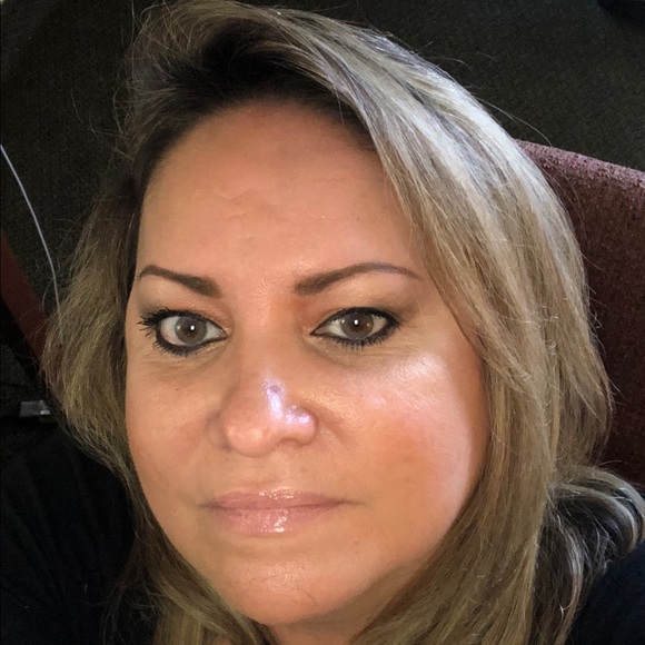 Profile Picture of Idania Obarrio (@idaniaobarrio) on Poshmark