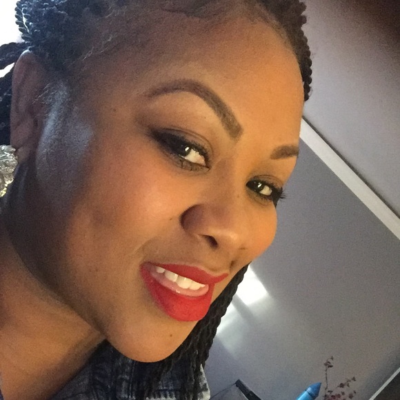 Profile Picture of Aaliyah Rashad (@leighleri) on Poshmark