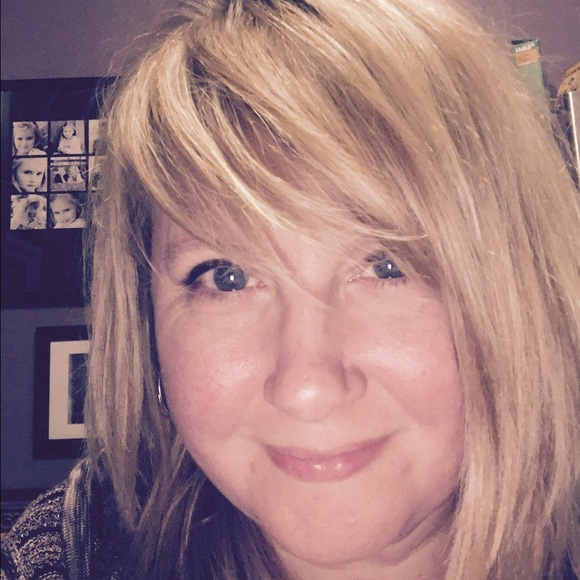 Profile Picture of Maureen Brazzell (@auntmo15) on Poshmark