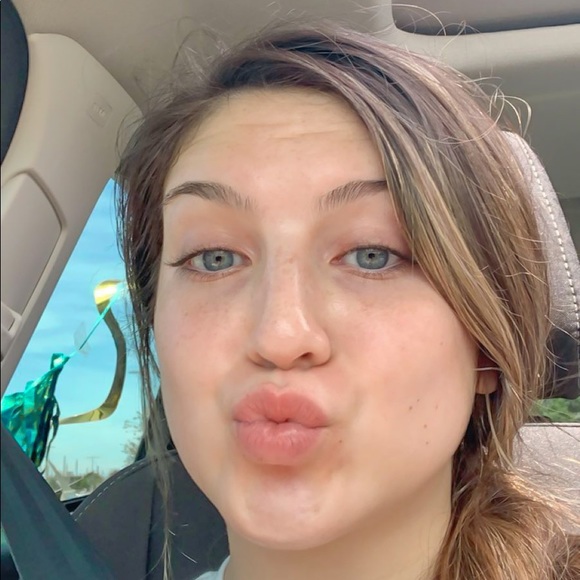 Profile Picture of Maya Aigner (@maya4236) on Poshmark